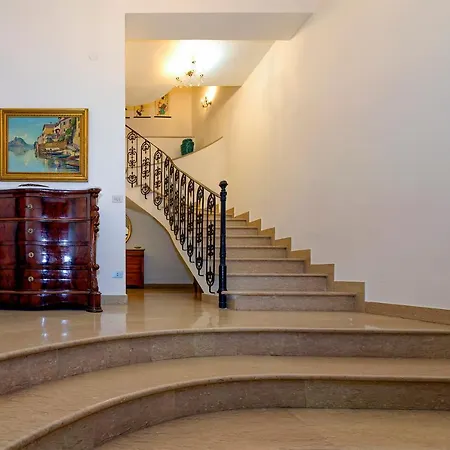 Holiday home Villino Liberty Nel Cuore Della Marsica Luco dei Marsi