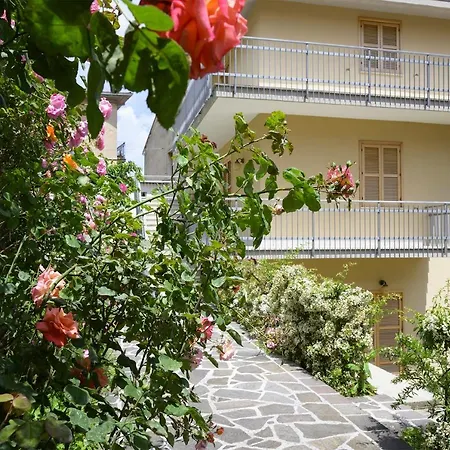 Villino Liberty Nel Cuore Della Marsica Vakantiehuis Luco ne' Marsi