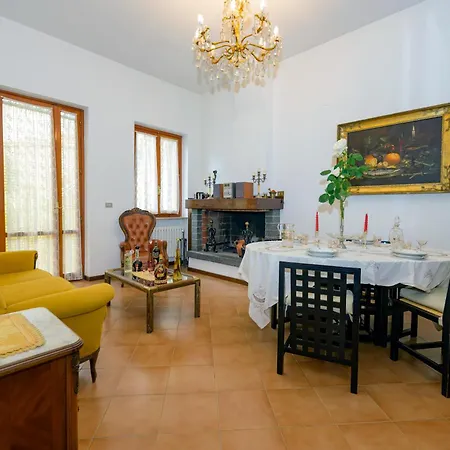 Villino Liberty Nel Cuore Della Marsica Holiday home Luco dei Marsi